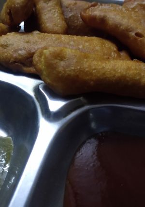आलू के पकौड़े (aloo ke pakode recipe in Hindi) रेसिपी मुख्य फोटो