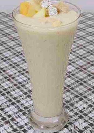 વધેલી કાજુ કતરી અને સફરજન નો મિલ્કશેક (Leftover Kaju Katli Apple Milkshake Recipe In Gujarati) રેસીપી મુખ્ય ફોટો