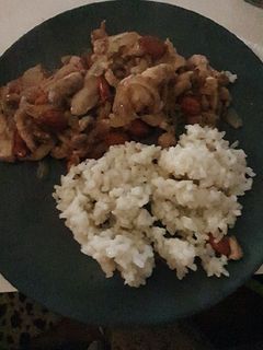Una foto de Pollo al teriyaki con arroz