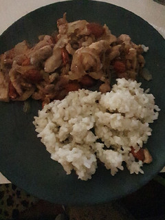 Una foto de Pollo al teriyaki con arroz