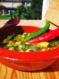 Sopa de ortigas con garbanzos y espárragos trigueros - veggie