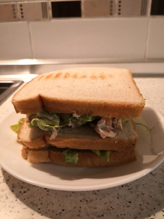 Una foto de Sándwich atún 🙄
