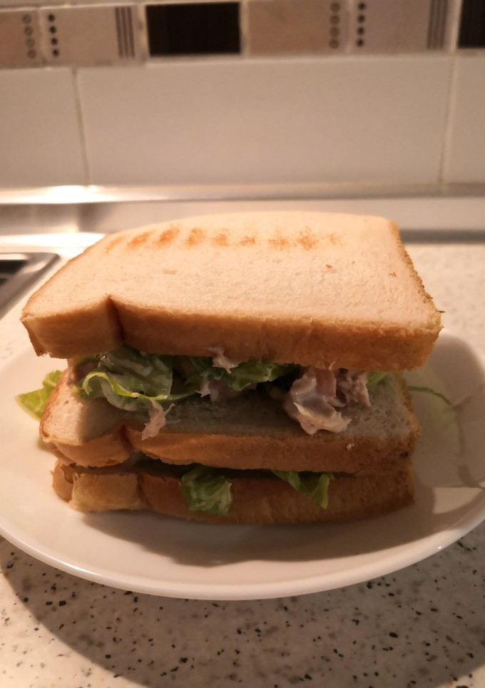Una foto de Sándwich atún 🙄