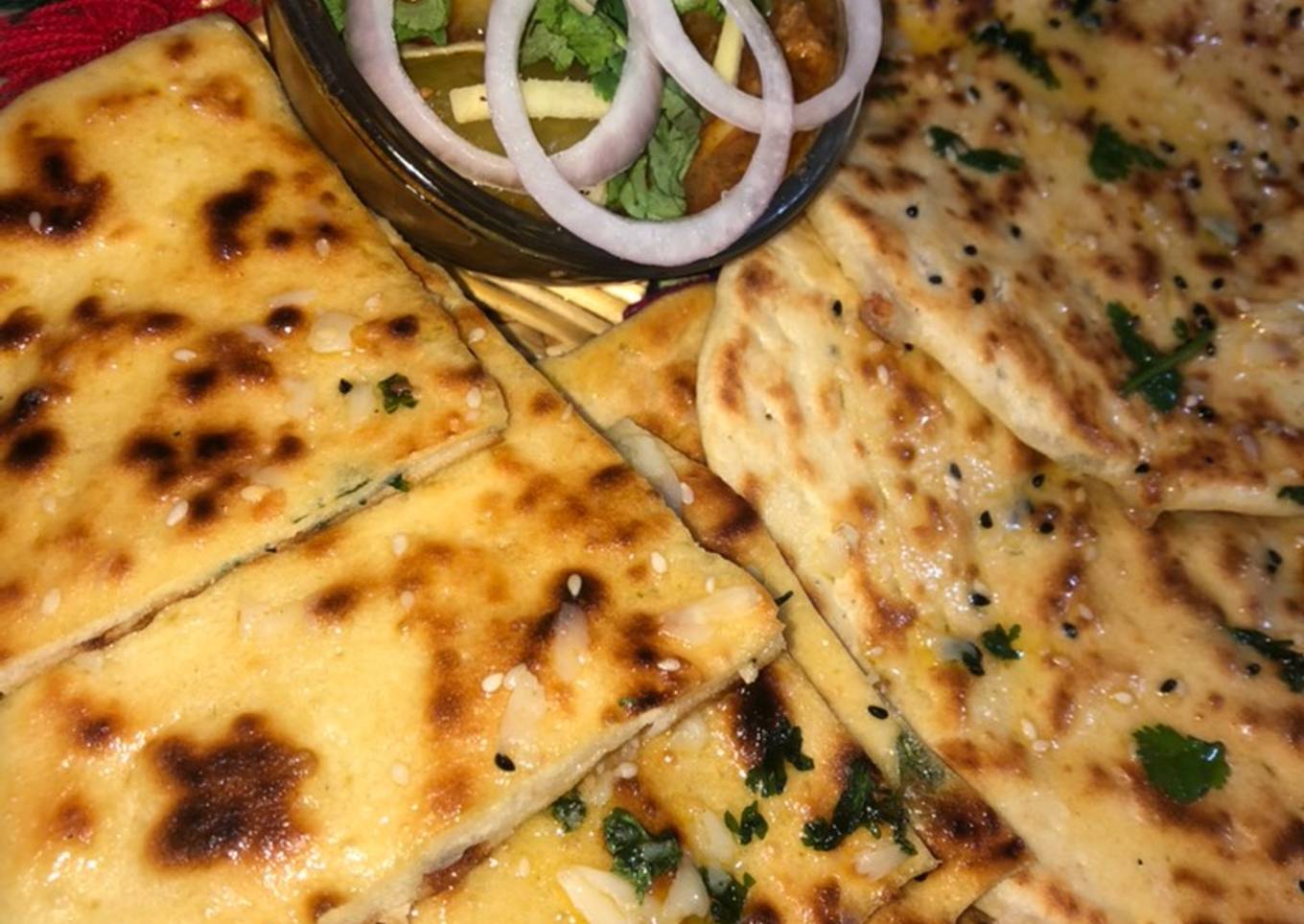 Cheesy Garlic Naan