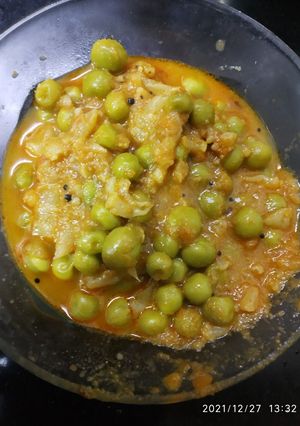 मटार उसळ (matar usal recipe in marathi) रेसिपी चे मुख्य फोटो 