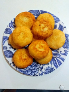 Una foto de Buñuelos de Mandioca (Yuca) con queso