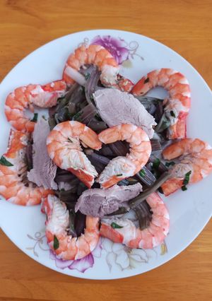 Hình của món Gỏi Bông Súng Tôm Thịt.