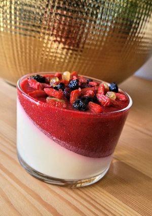 Une photo de ※ Panna cotta fruits rouges 🍓🍇🫐 ※