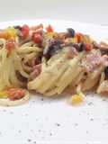 Spaghettoni con fonduta di fontina, funghi, peperoni e prosciutto cotto