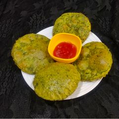 A picture of Palak Masala Jowar Poori.