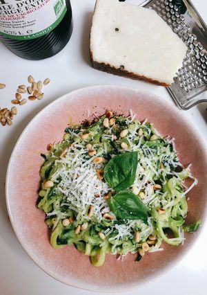 Une photo de Spaghettis de courgette et pesto d’avocat
