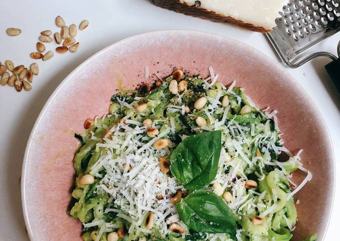 Spaghettis de courgette et pesto d’avocat