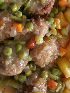 Una foto de Albóndigas a la jardinera