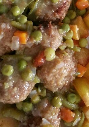 Una foto de Albóndigas a la jardinera