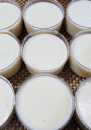 Hình của món Tàu hũ (làm từ sữa đậu nành và rau câu dẻo).