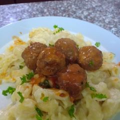 A picture of Pasta in white sauce.