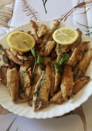 Una foto de Boquerones al limón en sartén