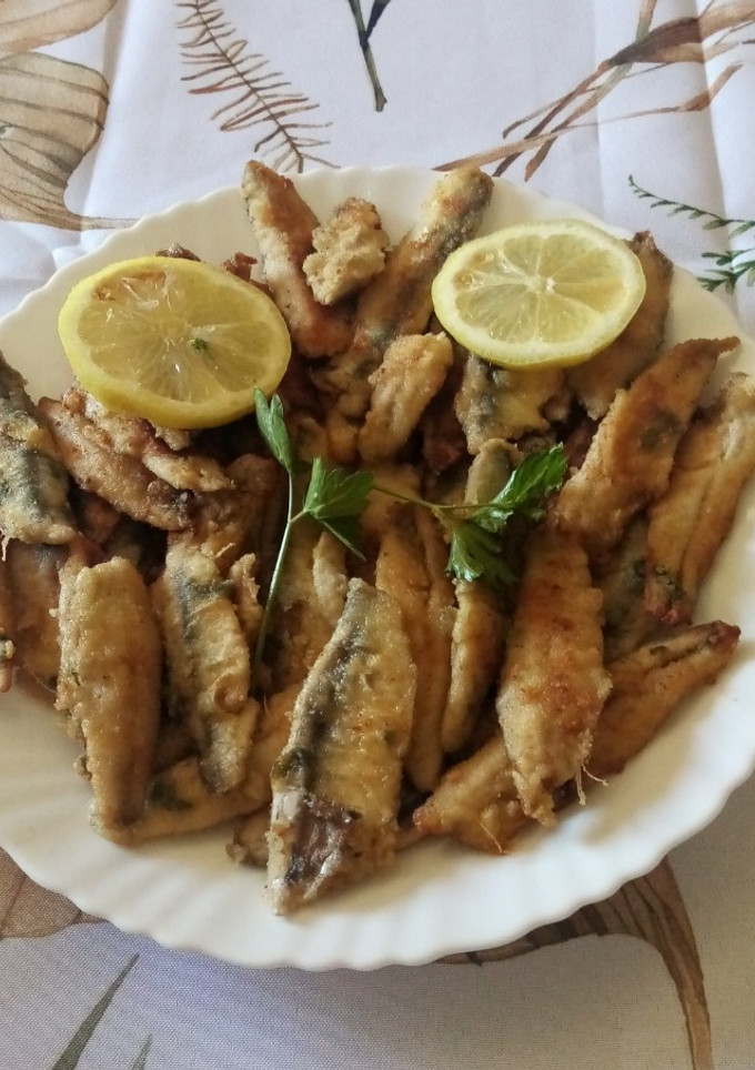 Una foto de Boquerones al limón en sartén