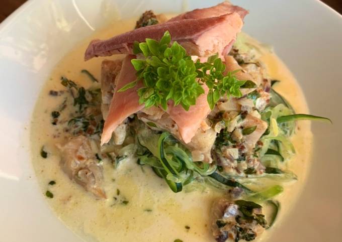 Zucchini-Nudeln mit Fisch