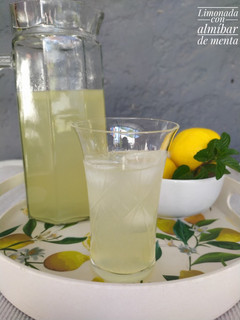 Una foto de Limonada con almíbar de menta