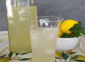 Una foto de Limonada con almíbar de menta