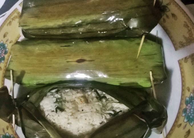 Nasi bakar teri nasi . simple . enak. harum kemangi 😋