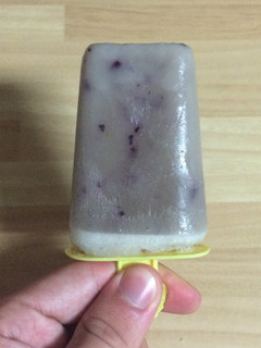 Una foto de Polos sabor plátano y arándanos