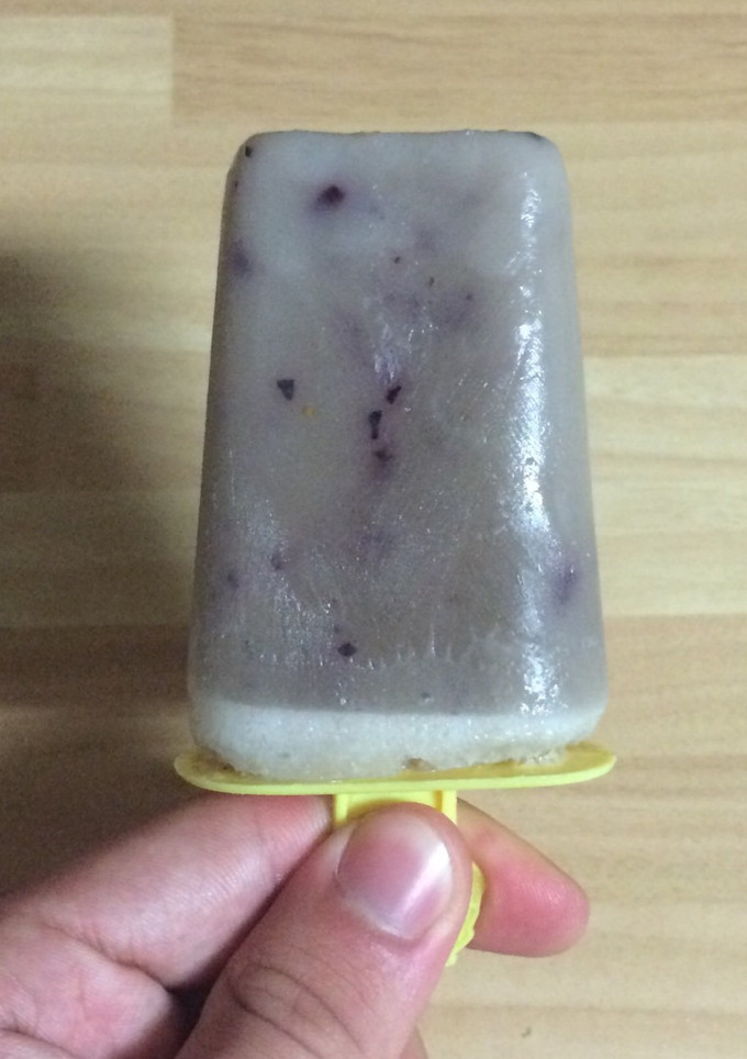 Una foto de Polos sabor plátano y arándanos