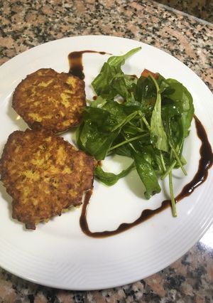 Una foto de Croquetas de arroz, brotola y camarones