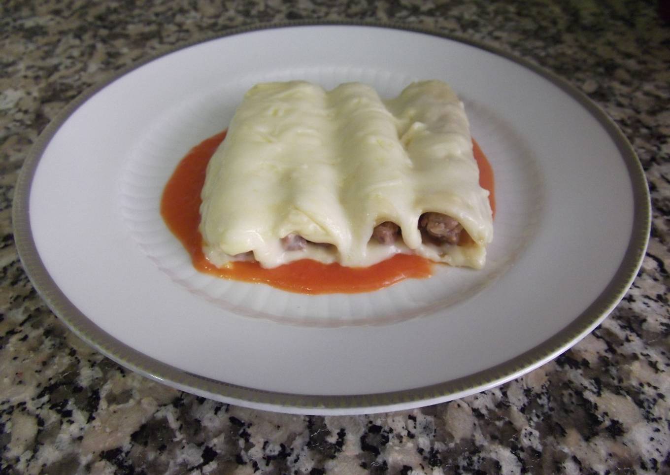 Canelones rellenos de carne picada y paté