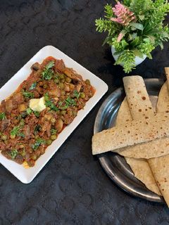 मटार मशरूम मसाला (Matar Mushroom Masala Recipe In Marathi) रेसिपी चे मुख्य फोटो