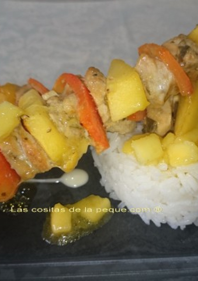 Una foto de Brochetas de pollo y mango receta ligera