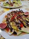 Ensalada de calabacín con crujiente de cebolla