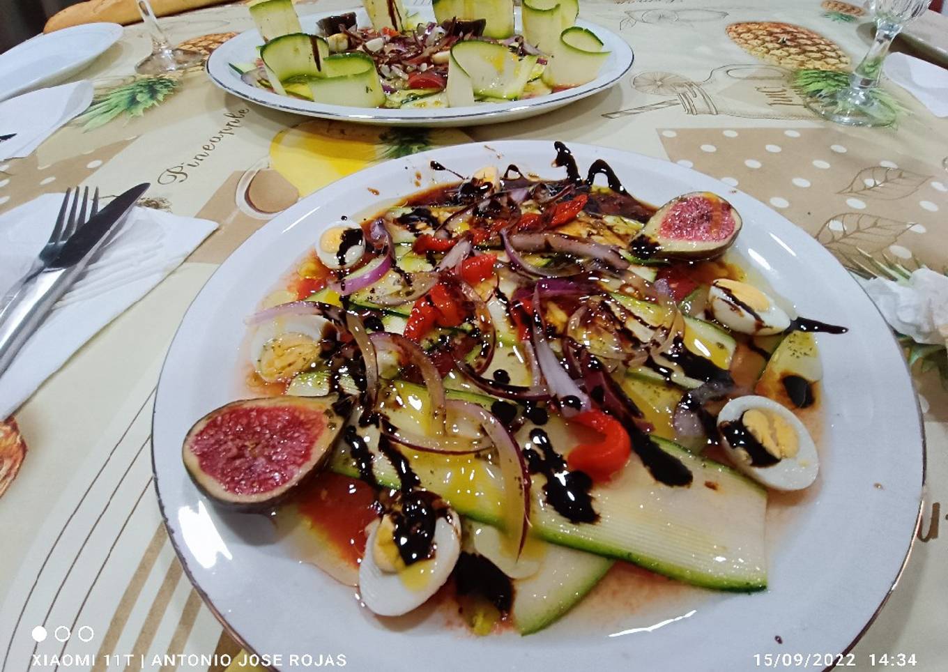 Ensalada de calabacín con crujiente de cebolla