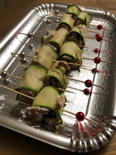Una foto de Rollitos de calabacín rellenos