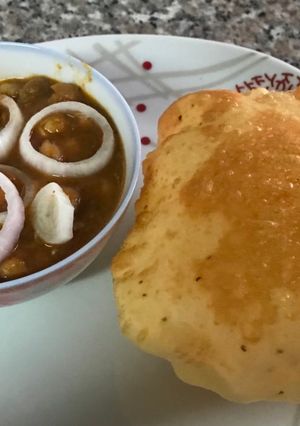 भटूरे छोले (Chole Bhature recipe in hindi) रेसिपी मुख्य फोटो