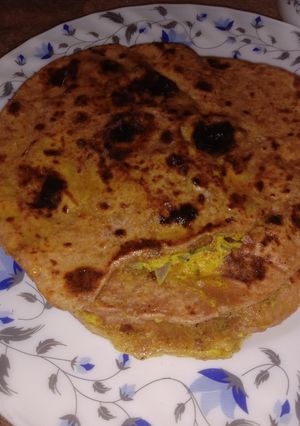 A picture of Egg paratha.