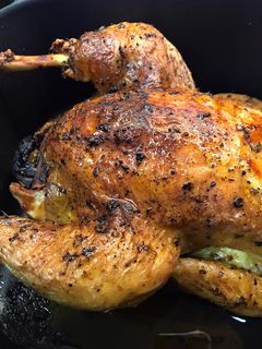 Una foto de Pollo asado entero en Airfryer Cosori