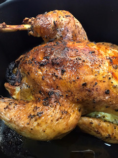 Una foto de Pollo asado entero en Airfryer Cosori