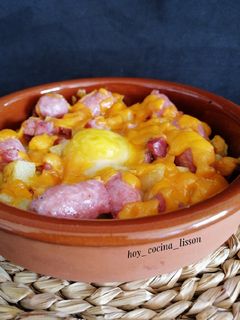 Una foto de Cazuela de longaniza, patatas y huevo