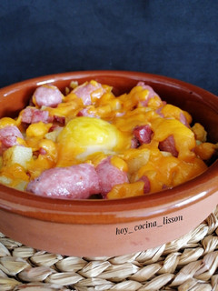 Una foto de Cazuela de longaniza, patatas y huevo