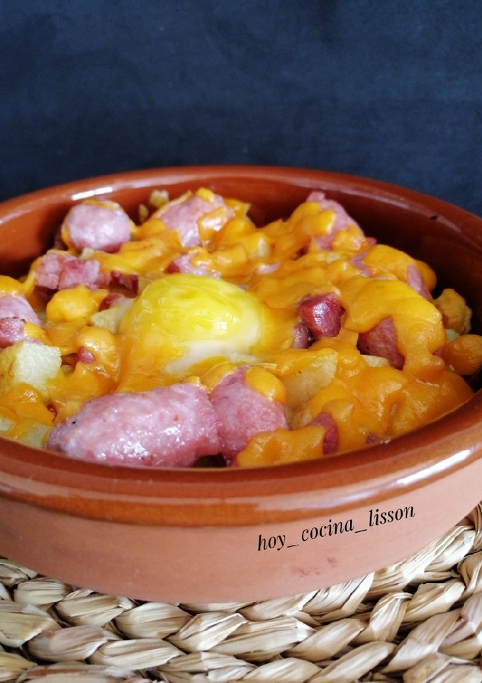 Una foto de Cazuela de longaniza, patatas y huevo