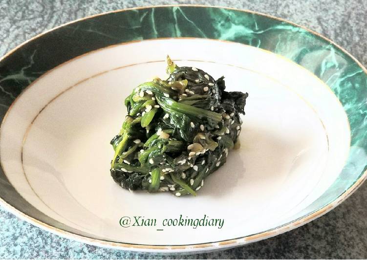 How to Prepare Speedy Sigeumchi Namul 시금치 나물(Korean Spinach Side dish)