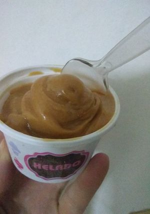 Una foto de Helado de dulce de leche sin huevos ni crema