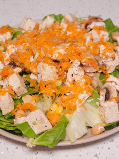 Una foto de Ensalada de tofu y champiñones
