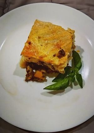 A picture of Baked pasta with ground beef.