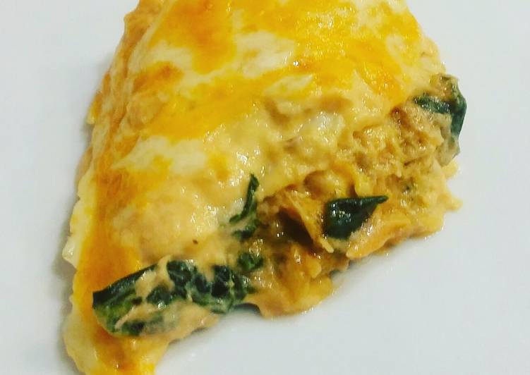 Crepes de salmón, langostinos y espinacas