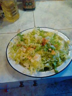 Una foto de Ensalada de escarola con ajo refrito