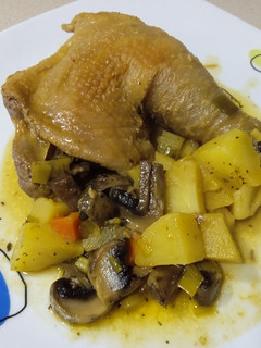 Una foto de Pollo de corral con salsa