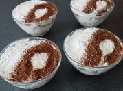 Una foto di tiramisù cocco